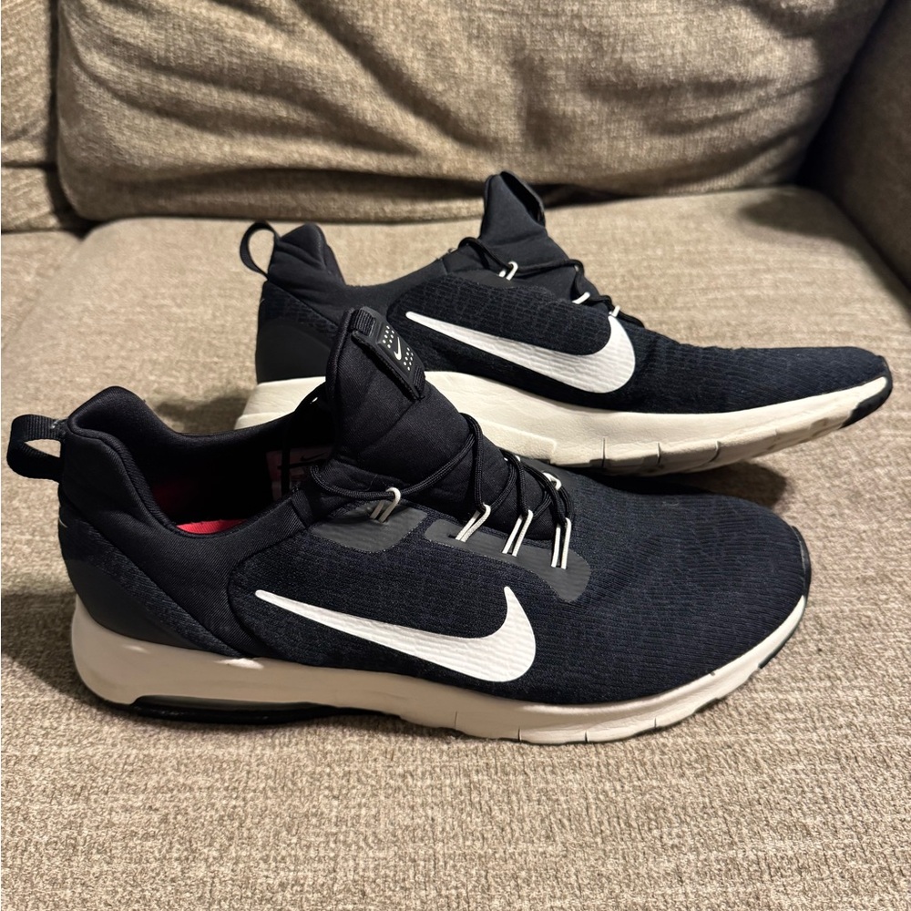 Nike Air Max Motion Racer Black and White Athletic Sneakers size 11